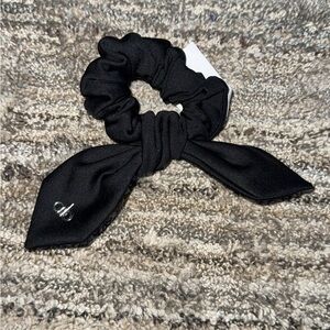 Alo scrunchie Elegant Black Hair Scrunchie